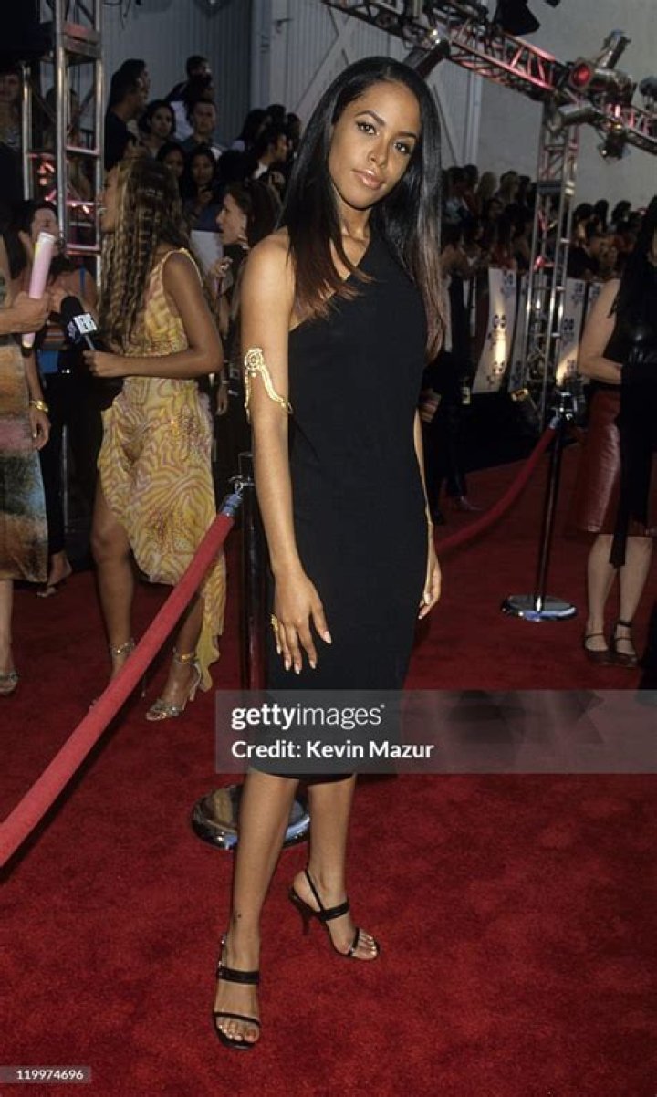 Aaliyah attends the 2000 MTV Movie Awards at Sony Studios on June 3, 2000 in Culver City, California.