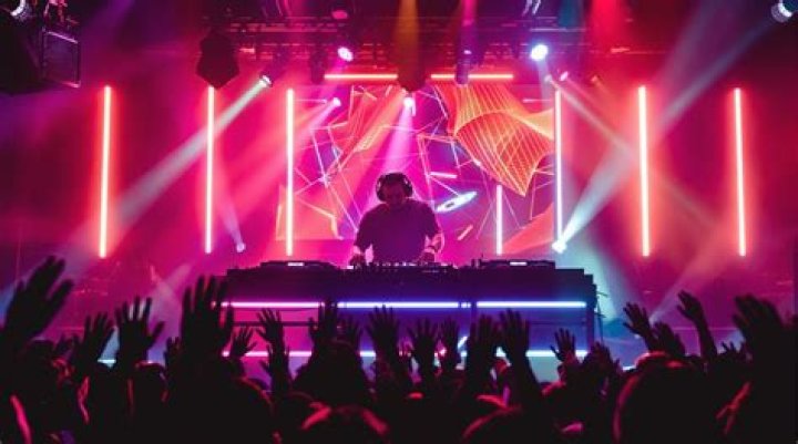 DJ 